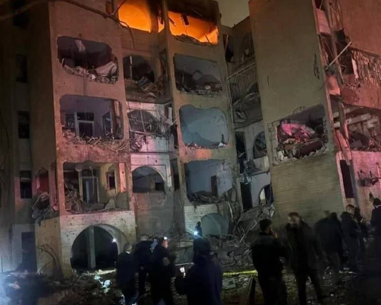 RyanRozbiani's tweet image. JUST IN 🇮🇷🇺🇸: Israeli media: At least 20 killed and more than 200 injured in Arad, Israel.

Israeli Channel 14 on the army: Attempts to intercept the Iranian missile weighing 450 kilograms failed, and it directly hit a target.