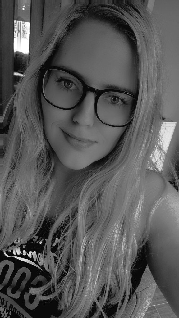 Vikkiโ๏ธโ tweet media