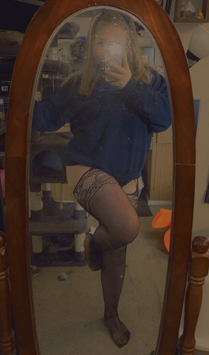 𝒉𝒐𝒍𝒍𝒚 𐦍 tweet media