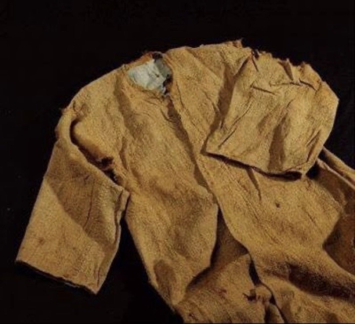 Bu yamalı cübbeyle, 
milyarların gönlünü fetheden tek sultan:

Hz. Muhammed (s.a.v)