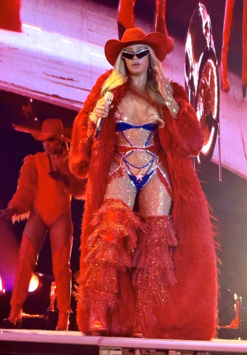 Cowboy Carter Tour Outfits 𐚁 tweet media