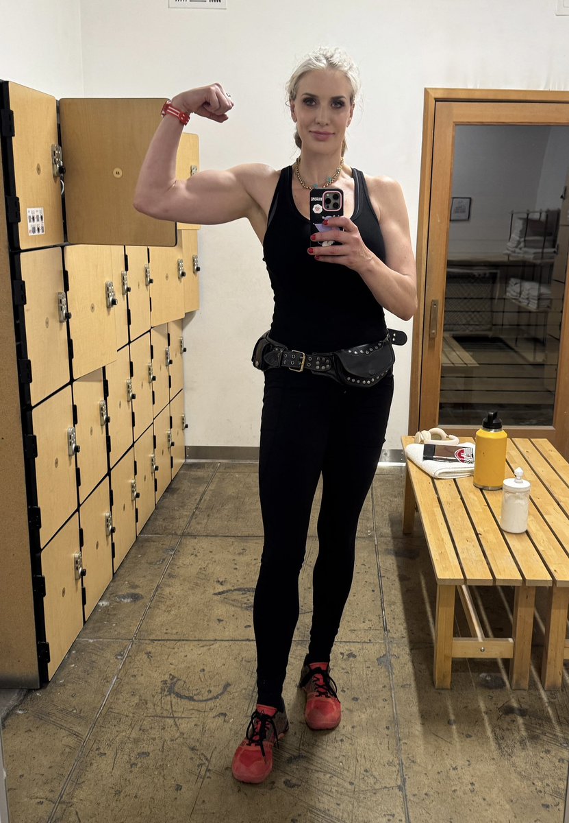 6’5” Amazon Goddess Severa tweet media