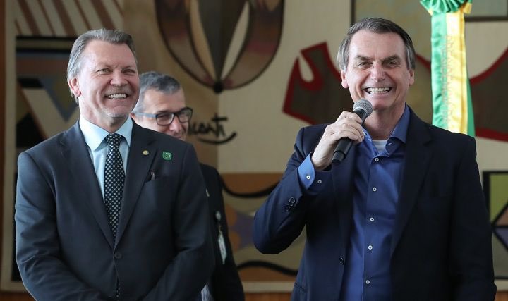 Feliz aniversário, Jair Bolsonaro! 🇧🇷

As injustiças jamais apagarão aquilo que Deus preparou para você.
Siga firme, com fé e coragem.

Persevere, presidente! O Brasil precisa de você!