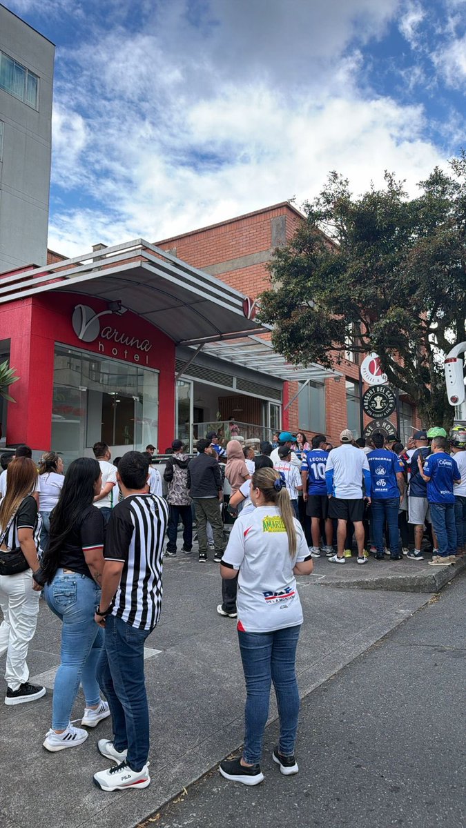 En muchas ciudades de Colombia deberían tomar el ejemplo de Manizales y aprender que locales y visitantes pueden convivir con normalidad. Somos rivales no enemigos.