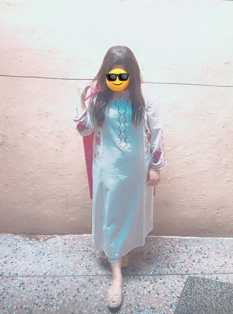 Fizabhutto69028's tweet image. Eid Mubarak, my wonderful followers and friends near &amp;amp; far! 🌙🍰
Taqabbal Allahu minna wa minkum 🙏
#EidVibes #EidMubarak
اگر "عیدی" بھیجنی ہے 🥰 تو میرا فیورٹ کلر "براؤن 🤎" ہے۔
#عيد_الفطر_١٤٤٧ه 
#قومی_زبان