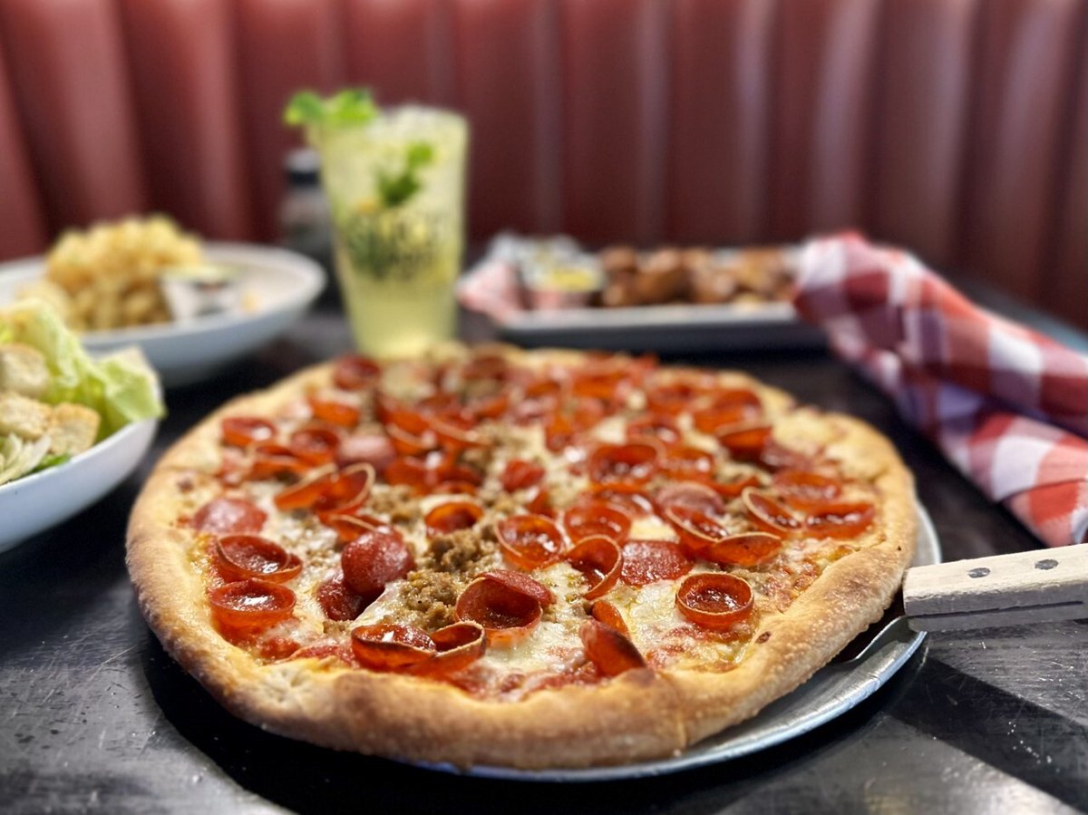 Slice of Vegas Pizza tweet media