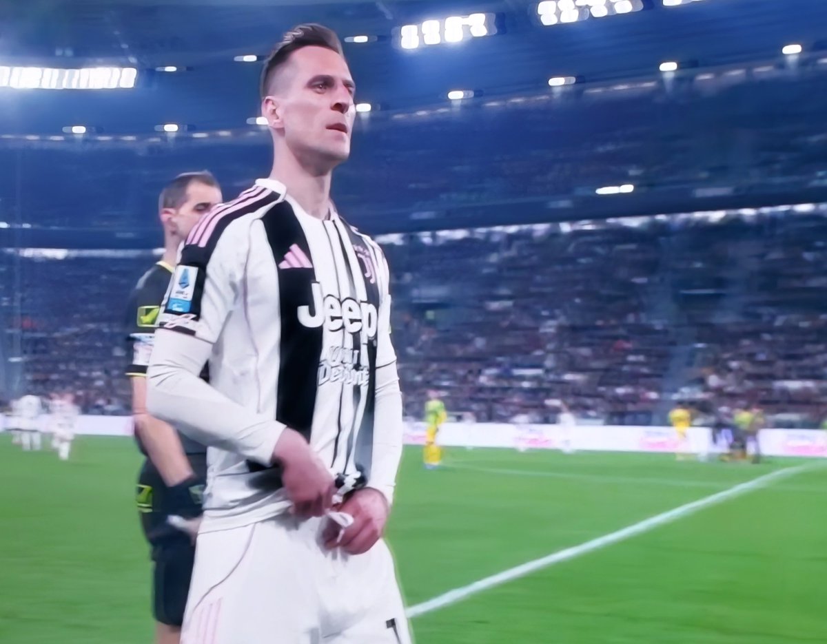 buong1980's tweet photo. Hanno anticipato la Pasqua?
#juvesassuolo https://t.co/WxMh8RKluz