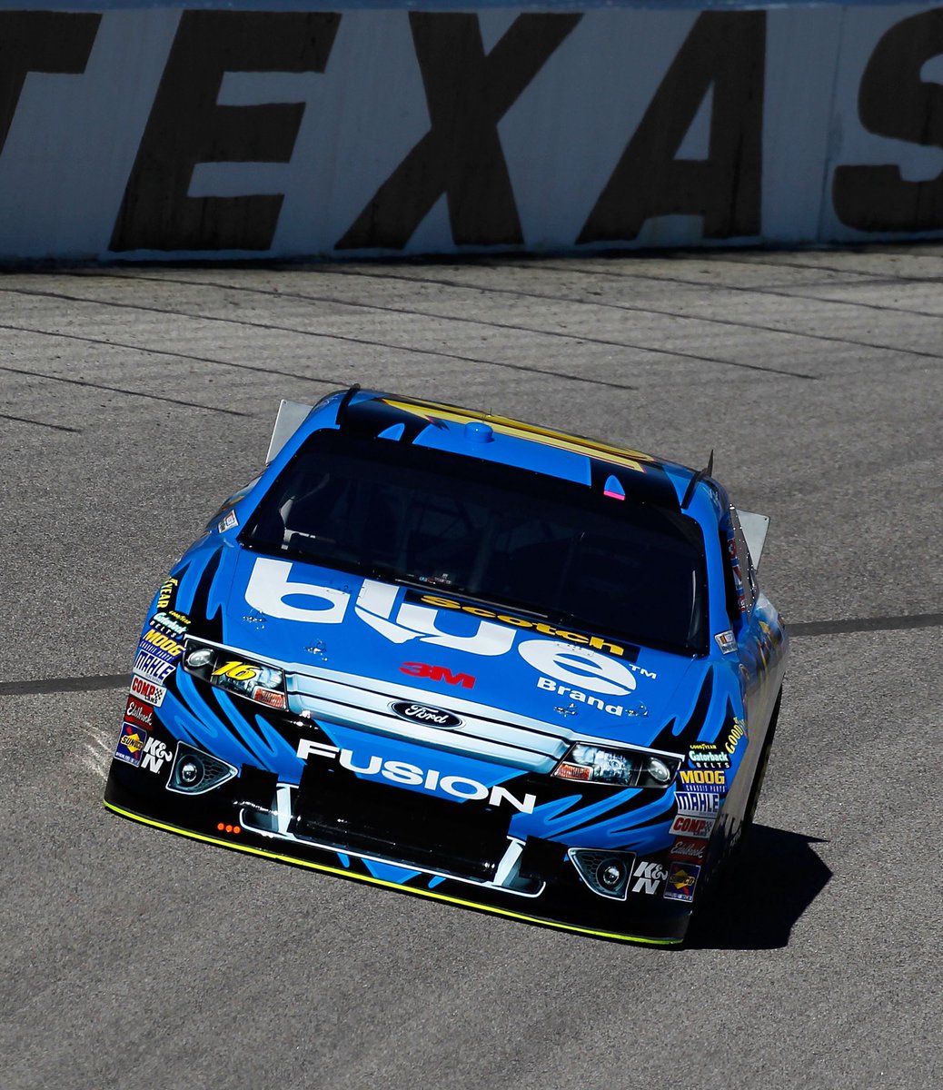 Chris_Buescher's tweet image. Tried to give this scheme another pole position, but we’ll take P6. Tomorrow should be an eventful race. 😬

I also want to say it means a lot to me personally, RFK and Jack as a whole that @FifthThird really jumped at the opportunity to honor Greg with this throwback. In a world