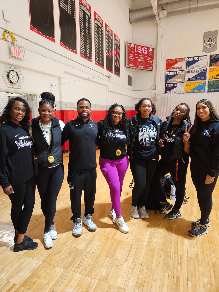 💜🥇Niles North Girl’s Track & Field💜🥇 tweet media