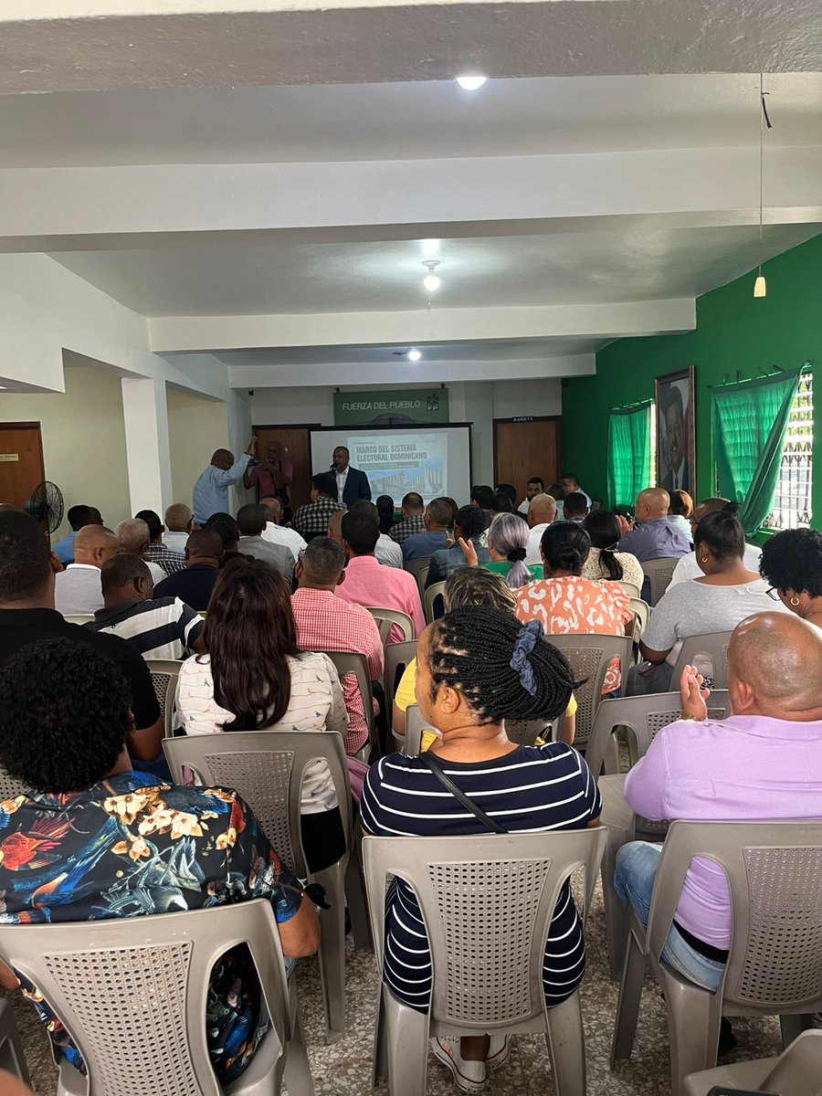 RaulMartinezM's tweet photo. Con una masiva concurrencia de l@s abogad@s de @FPcomunica en SAN CRISTÓBAL, estamos desarrollando esta interesante conferencia, organizada por nuestra Secretaría de Asuntos Jurídicos.

Magnífica disertación del compañero @JuanRiveraRD. https://t.co/B5EFhfIX26