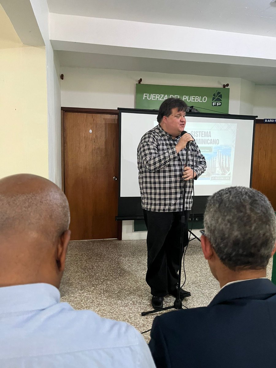 RaulMartinezM's tweet photo. Con una masiva concurrencia de l@s abogad@s de @FPcomunica en SAN CRISTÓBAL, estamos desarrollando esta interesante conferencia, organizada por nuestra Secretaría de Asuntos Jurídicos.

Magnífica disertación del compañero @JuanRiveraRD. https://t.co/B5EFhfIX26