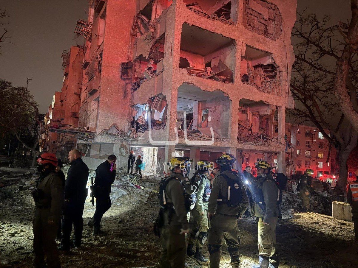 TruthTrumpPost's tweet image. BREAKING: 🇮🇷🇮🇱 Casualties rise in Arad as a result of MASSIVE DESTRUCTION — Casualties climb!