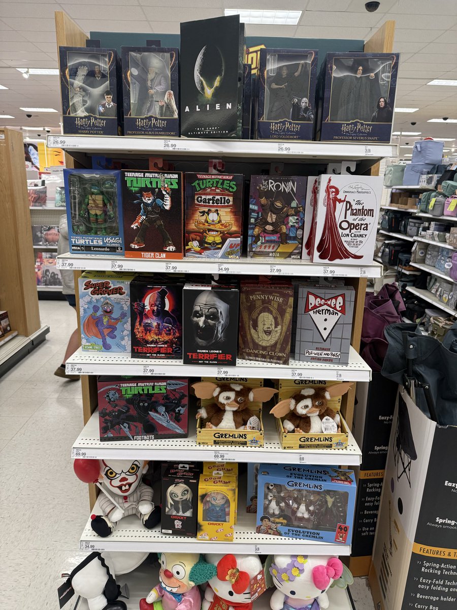 Eightcell's tweet photo. Langhorne PA Target (Across from Oxford Valley Mall)  Stan Sakai Leo and Mikey (behind Leo), Tiger Claws, Super Grovers, Pee Wee. Maybe more of you dig, every shelf was packed. #haulathon https://t.co/TEPu7AWREe