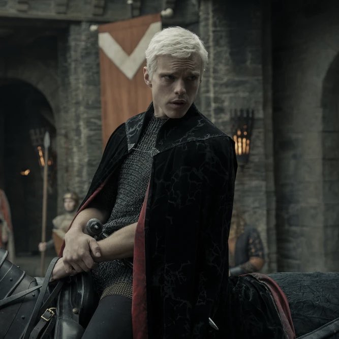ValynnicaStark's tweet photo. so funny to me that aerion told duncan to fetch him a pretty wench, babe YOU are the pretty wench #dunkaerion https://t.co/5E7Lt0nGnD
