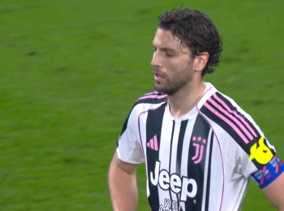 GiuseLatorraca2's tweet image. Che schifo! Altro che Champions League... dobbiano stare attenti a evitare la Conference League. Non mi sento tranquillo. #JuveSassuolo 1-1 #JuventusSassuolo #ForzaJuve