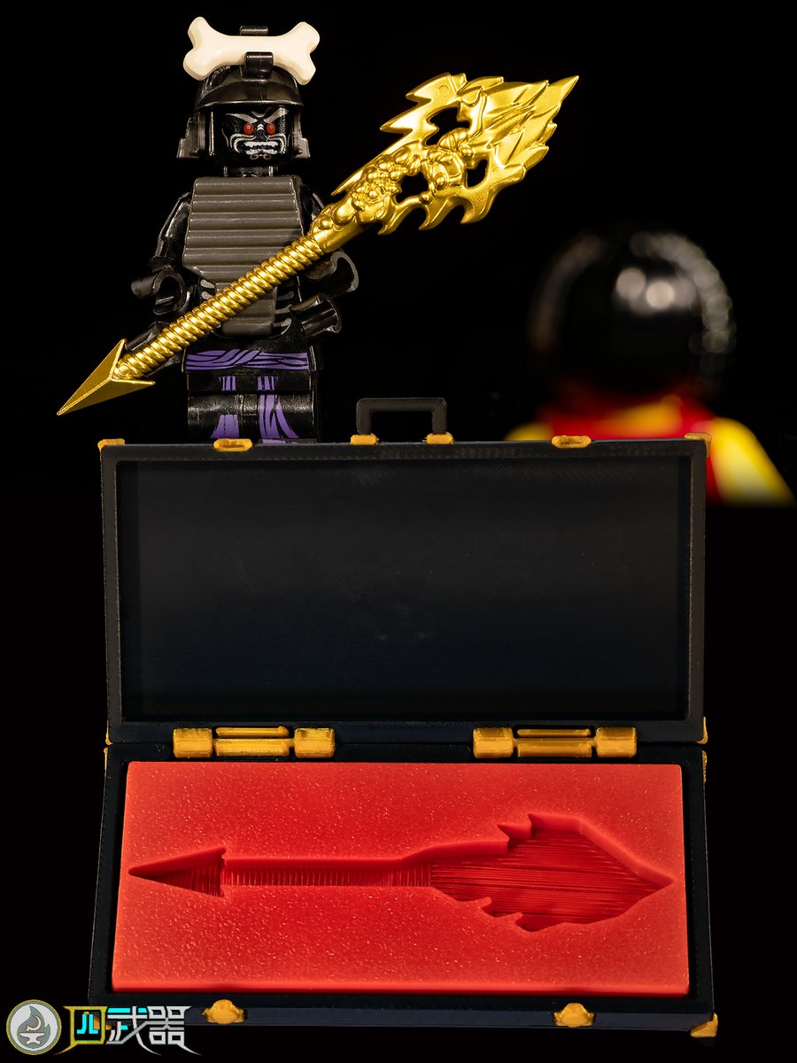 NinjaGogoko's tweet photo. I told you, my dad can't find out I'm a ninja.
And I don't feel like making up excuses why I'm carrying a giant scythe around with me.
#lego #ninjago #legoninjago #goldenweapons https://t.co/ytlCFWlezQ
