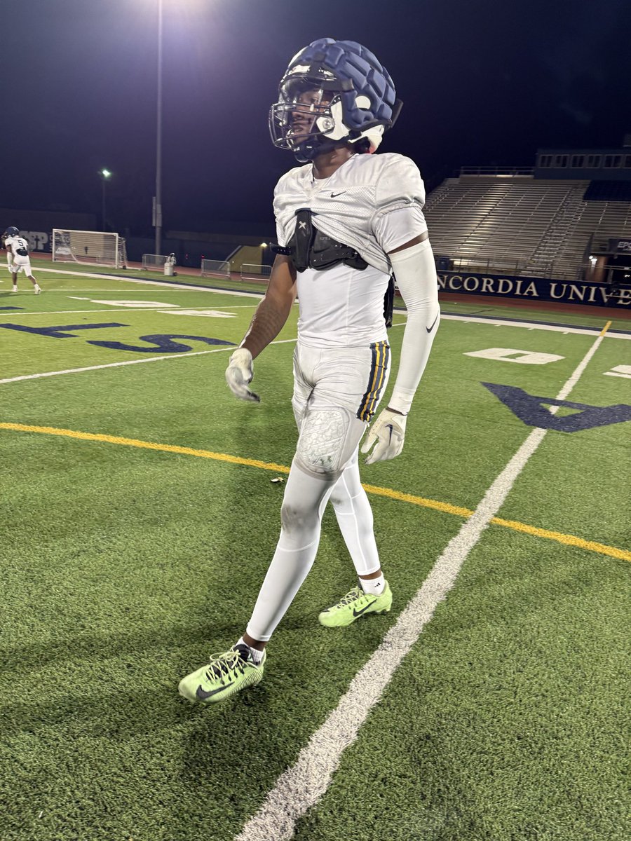 Any juco’s need a 6’4 WR 215 looking for a home 🏡? #juco #jucoprduct