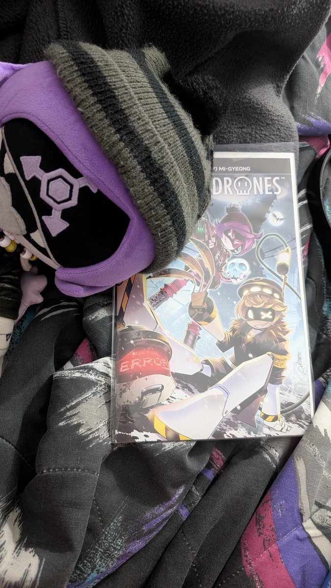 redfoxy24_SDBI's tweet photo. I gots da book!
💛💜💛💜
#murderdronescomic
#murderdronesfan
#murderdrones https://t.co/AAsqcA5was