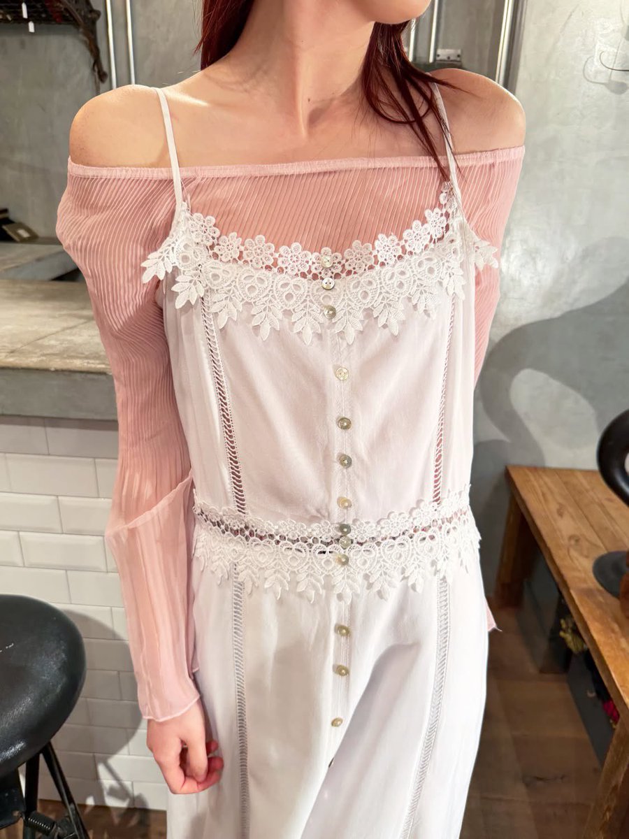 birthdeathTokyo's tweet photo. New Arrivals

90's White lace rayon slit dress

00's Baby pink pleated sheer top

#birthdeath
#vintage 
#渋谷
#レディース古着
#古着 https://t.co/TcsBGml6UK