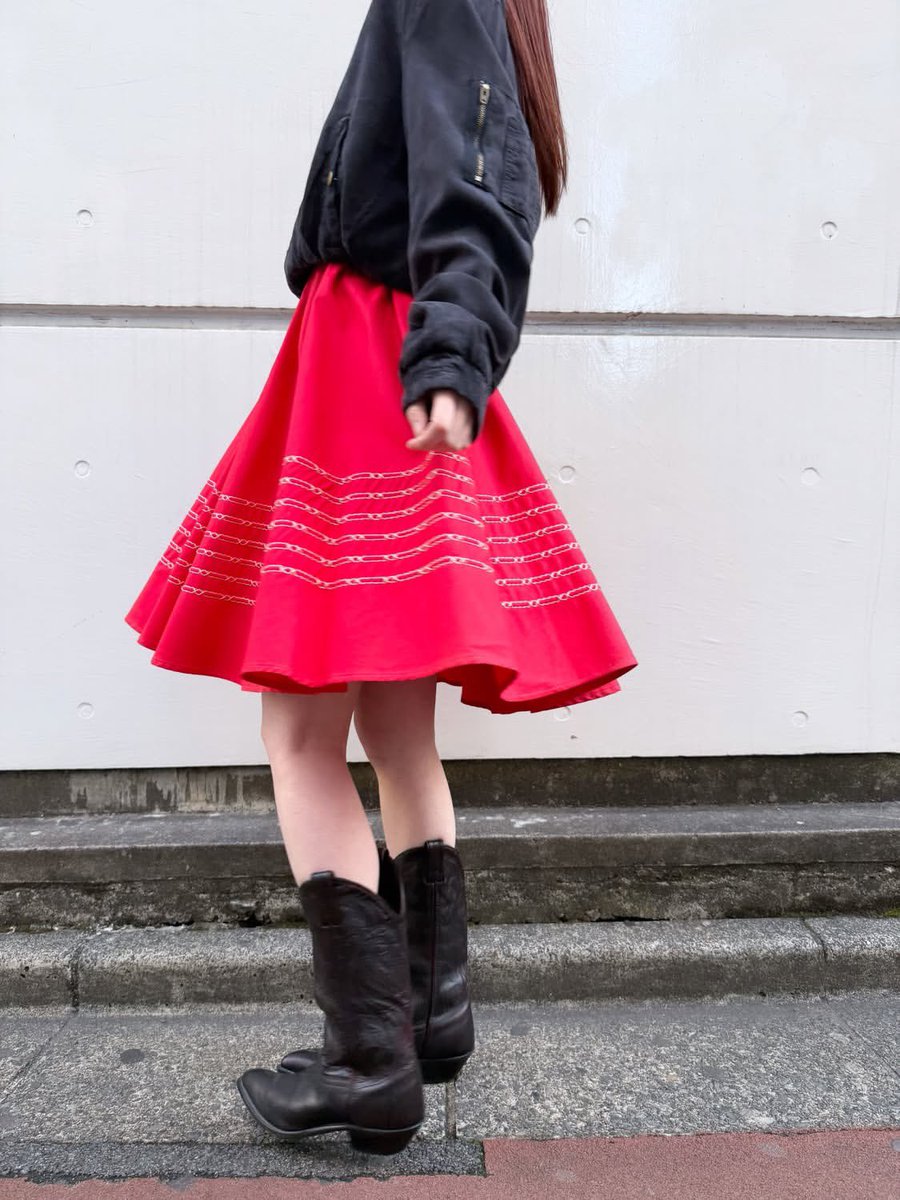 birthdeathTokyo's tweet photo. New Arrivals

50's Red circular skirt

00's Faded black cotton blouson

Black western boots

#birthdeath
#vintage
#渋谷
#レディース古着
#古着屋 https://t.co/40s1vswxxQ