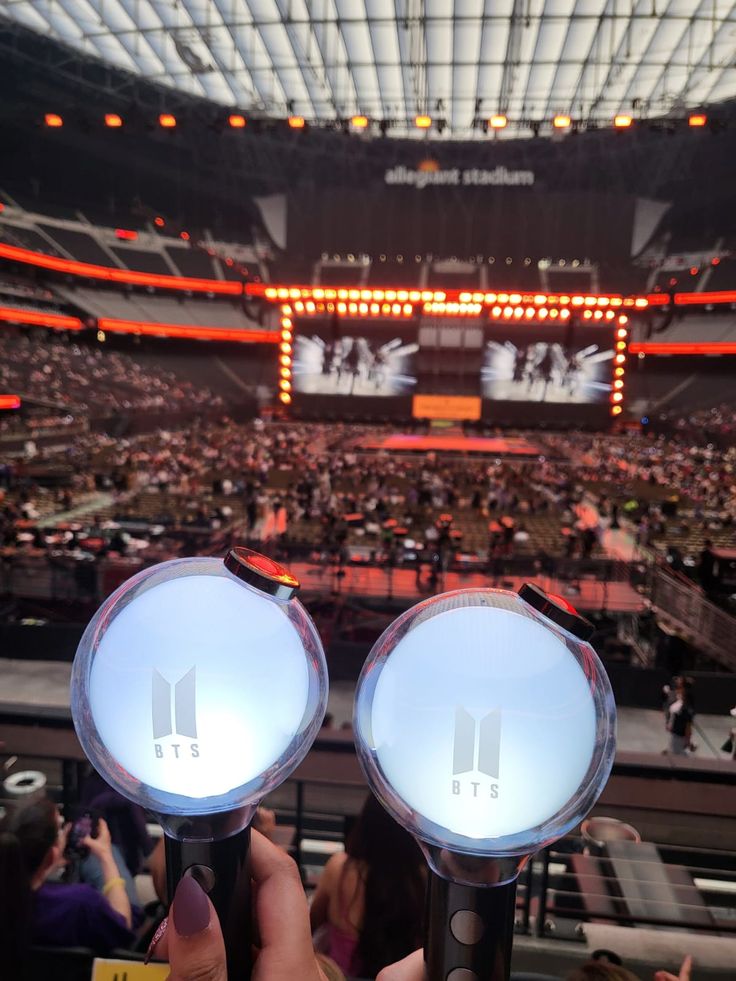 thvdolove's tweet photo. 📍fijado hasta que pueda ir a un concierto de BTS, con mi mj amiga 🥹💜 https://t.co/xx1GmHnKCC