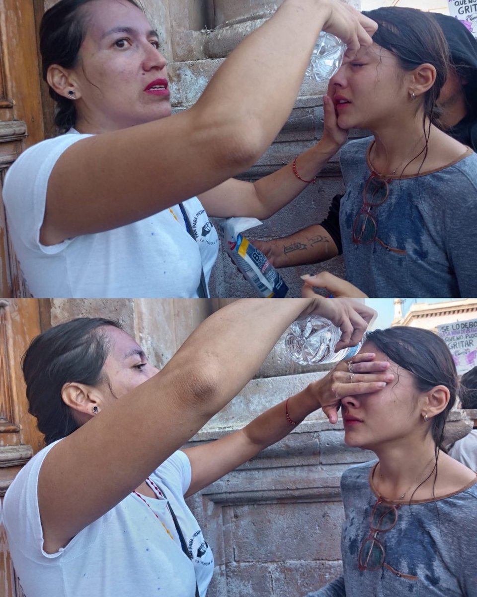 OOCprogresismo2's tweet photo. 🇲🇽 Mujeres que defendían una iglesia católica en México fueron agredidas por feministas que intentaron prenderle fuego durante las manifestaciones por el Día de la Mujer 8M. https://t.co/tOi1WWCafb