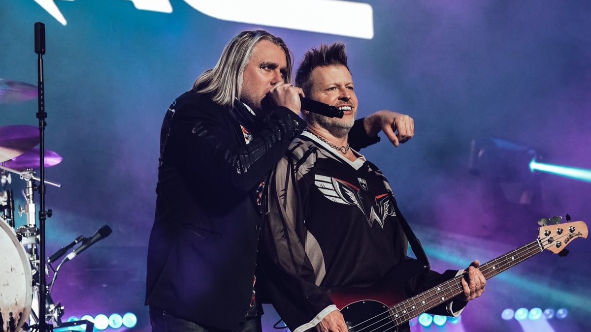 threedaysgrace's tweet image. Columbus brought the heat 😮‍💨🔥🔥

📷 @SPMediaAZ 

#ThreeDaysGrace #AlienationTour #IPrevail #TheFuneralPortrait #Columbus