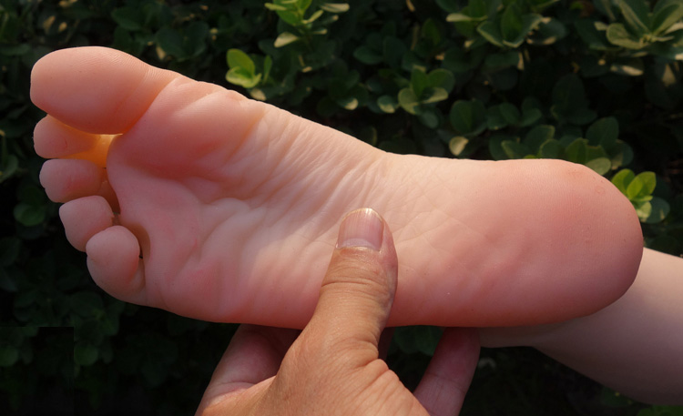 silicone feet , small size, life-size.

#foot #footpic   #soles #feetpics #feetphotography  #feetgoddess  #barefoot #candytoes #findom  #goddess