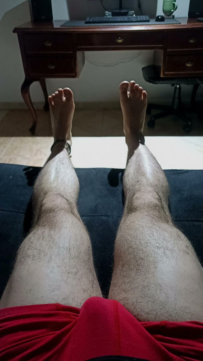 paisitron's tweet photo. Ya puedo decir... Que bien se ven mis piernas 🫢😈 https://t.co/fAFDZsLlVh