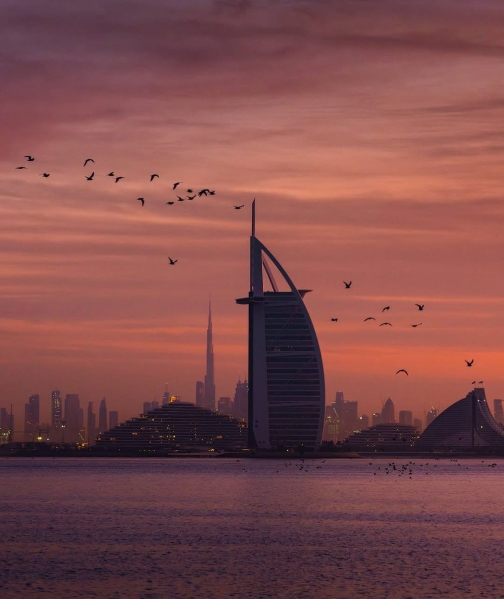 الود ودي أفطر في دبي الملفته ، لكن الصيام منعني.
الحمد لله الامارات صنعت المدن والمستقبل، بينما الحرس الثوري 🐂 ، مشغول باستعراضات البهلوان.

عمار ي بلادي🇦🇪🤍.