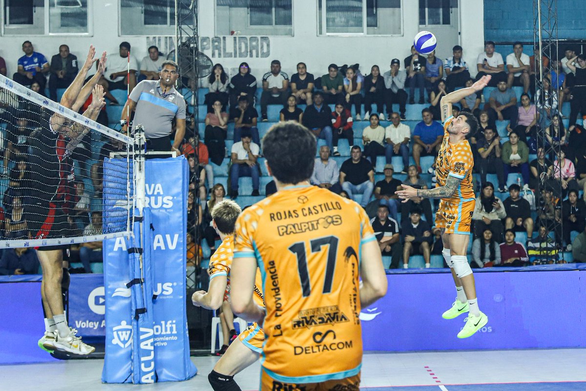 MonterosVoley's tweet photo. #LVA Final del 3° Set.

Cuartos de Final - Partido 3

Monteros Vóley 25 (1) [1] - River Plate 23 (2) [1]

En vivo: https://t.co/IxZwIYZO8I

#SomosMVC
#SomosMonteros https://t.co/JzPhk4sjT0