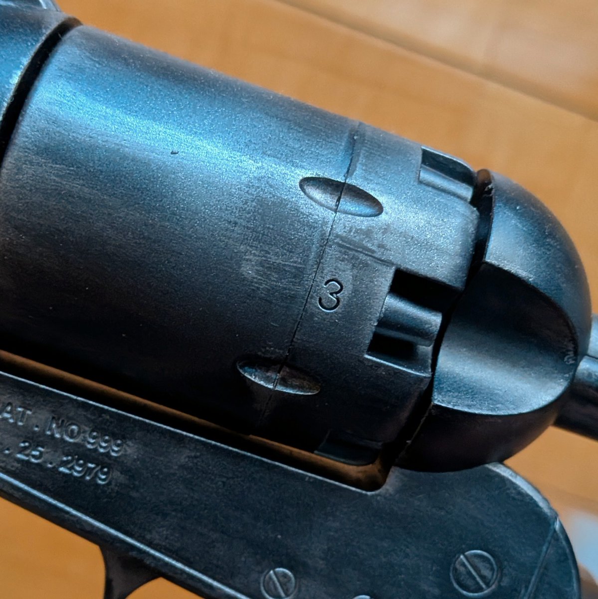 ands_hobby's tweet photo. コスモドラグーン備忘録⑱
おまけ②
3の刻印
アルカディア号の付属品なのでハーロック仕様
しかしHWSのモデルガンだとメーテル仕様という…
どれが本当なんでしょ😁
#銀河鉄道999 #アルカディア号 #アシェット #コスモドラグーン #CosmoDragoon https://t.co/exBjxxpYFY