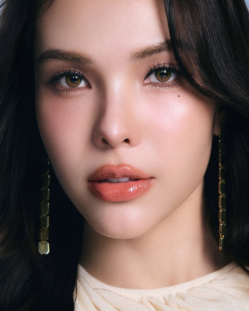 TramTran0710's tweet photo. Sonya is a girl of mixed heritage: half Thai and half Danish.

#SonyaSaranphat 
#ลูกหมีซอนญ่า #LMSY https://t.co/IhLlNo3JTb