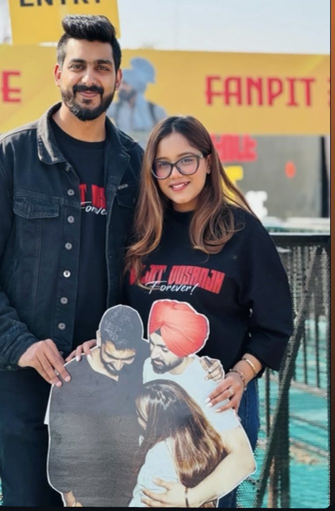 RaunaqSachdeva7's tweet photo. @diljitdosanjh @diljitdosanjh paaji your favourite fan couple are Blessed With Twins 🥹❤️
Baby Boy &amp; Baby Girl 🩷💙
Bless them with your love 💕 
Agli vaari kaka kaki naal he aynge concert te 🥹❤️😍
@diljitdosanjh ❤️ https://t.co/Xoj1F9cvd9