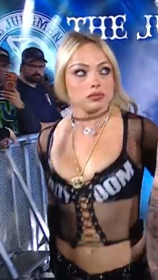 dailyWrestling0's tweet photo. Liv Morgan 
#WWERaw https://t.co/LRTYcZb1ZX