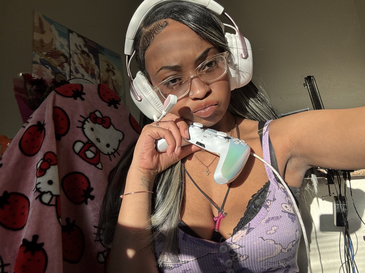 Tasteofpixie's tweet photo. Pretty girls game too 🎀👾 

#Gamingeraunlocked  
#twitchgaming #prettygirl https://t.co/IEk0ewR5l6