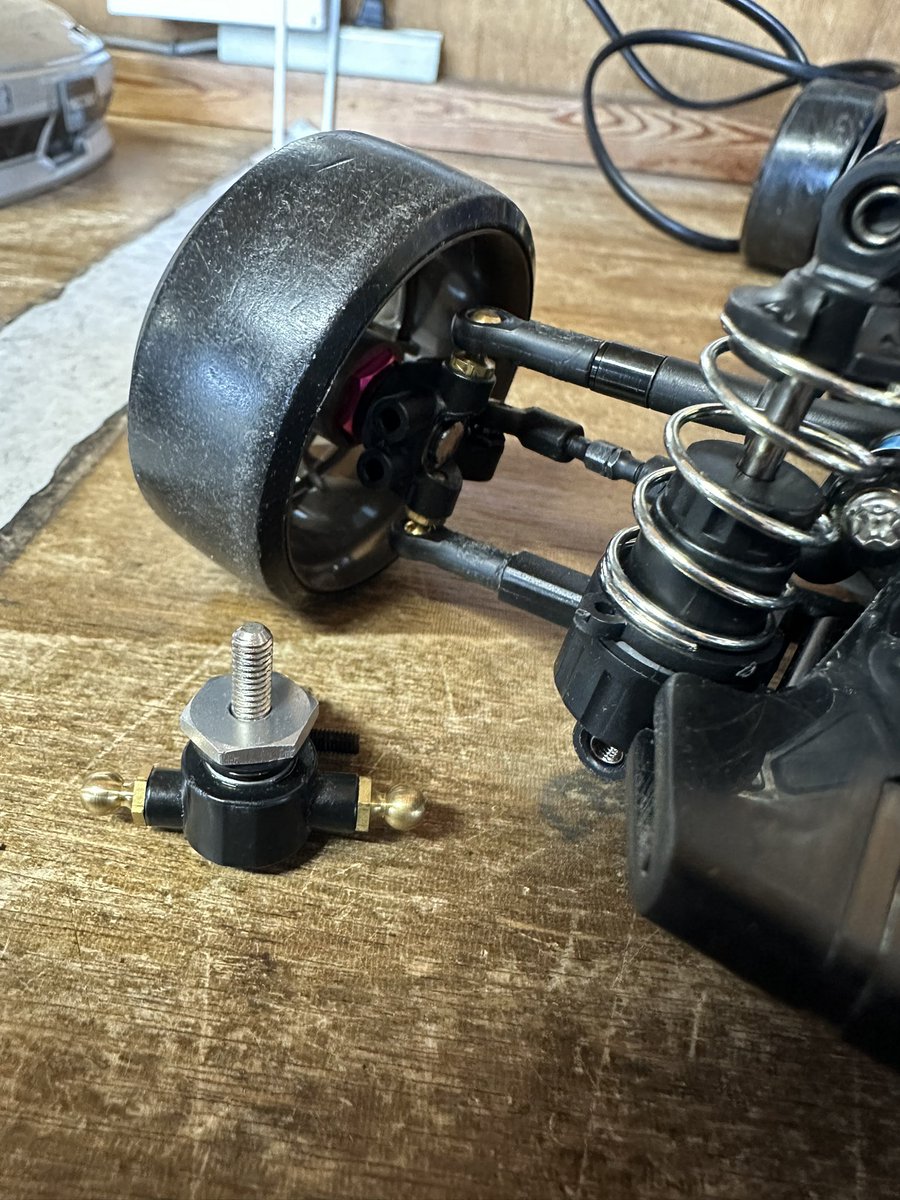 purpletrueno's tweet image. 今日もやる。|ωㆆ)
まぁまぁ、俺の中では気持ちよく走れてるので別に不満は無いけど…

興味があるのでMRCナックルに変えてみる。|ωㆆ)
#TL01
#ラジドリ