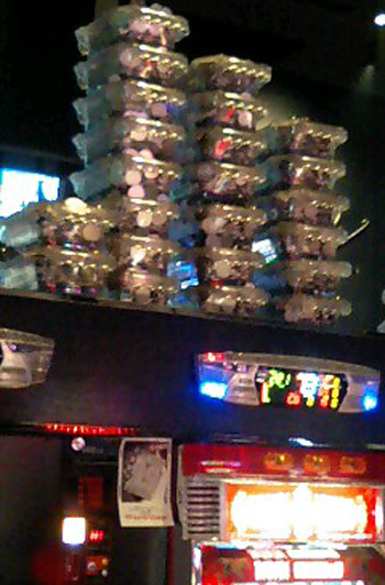pachicom777's tweet photo. 【伝説のスロ専】

2008年頃に「姫路サルーン」で撮影されたスロット実戦動画（裏モノ・アイムジャグラー）が公開されるｗｗｗ

https://t.co/Iq9yziTY3H https://t.co/kra4Ip2S9h
