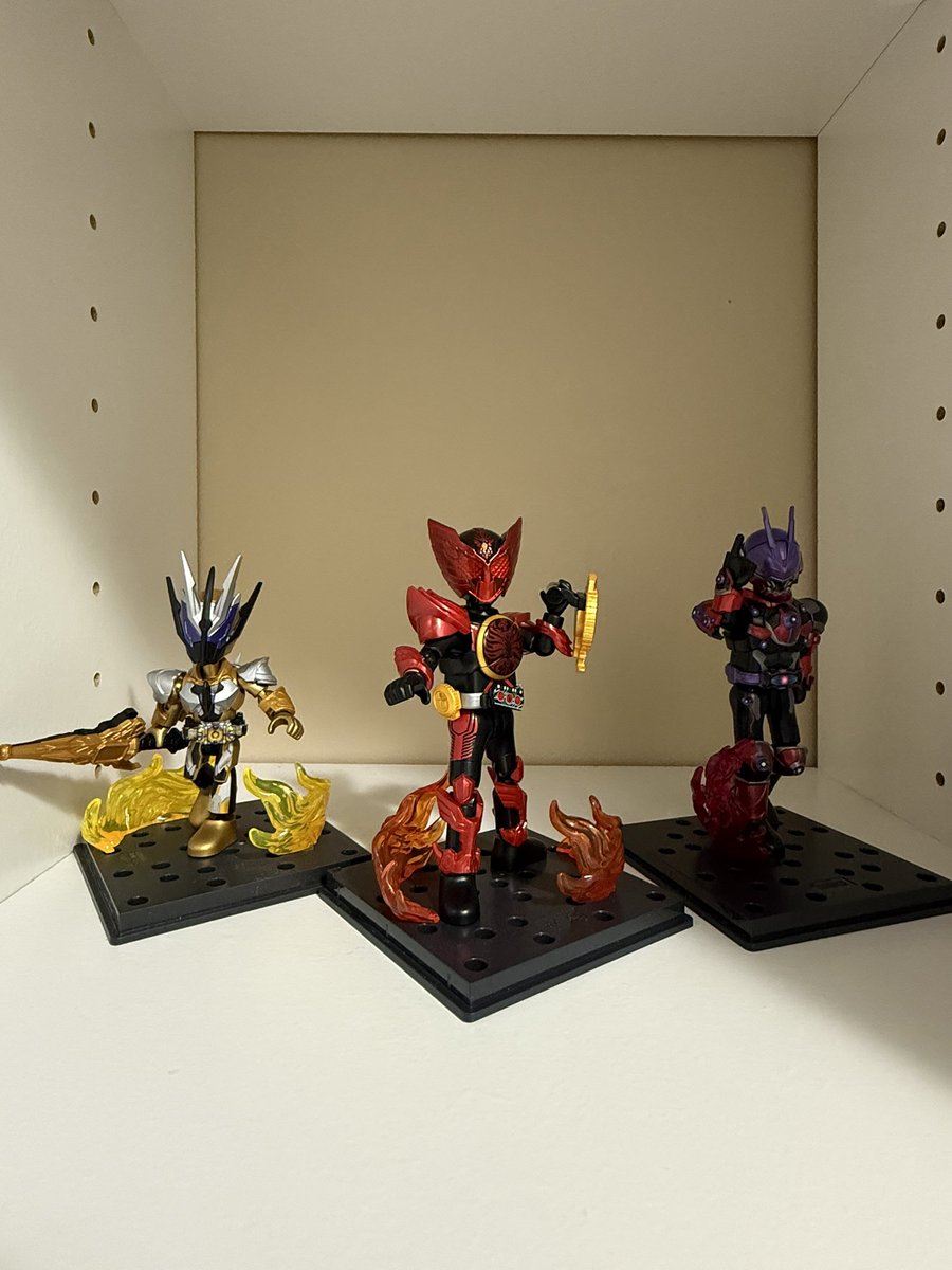 Tonict97186's tweet photo. most interesting in the Blokees set specifically the Vol.1 Shinning edition of the bases and effects.
So like you can have OOO Tajador in flaming arua or Kyoryuger Red Carnival posing when defeating an enemy.
#Blokees #Supersentai #KamenRider #superherotaisen https://t.co/oxdtUaqcAW