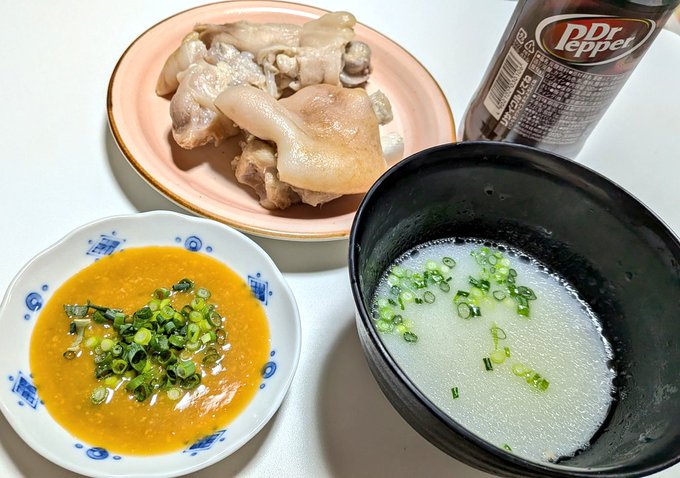 ゴキゲンな朝食ごちそうさまでした(っ˘ヮ˘c)
豚足煮込んだスープがとにかく美味かった!!
大満足だけど朝から豚足はちょっと重いですな…😇 