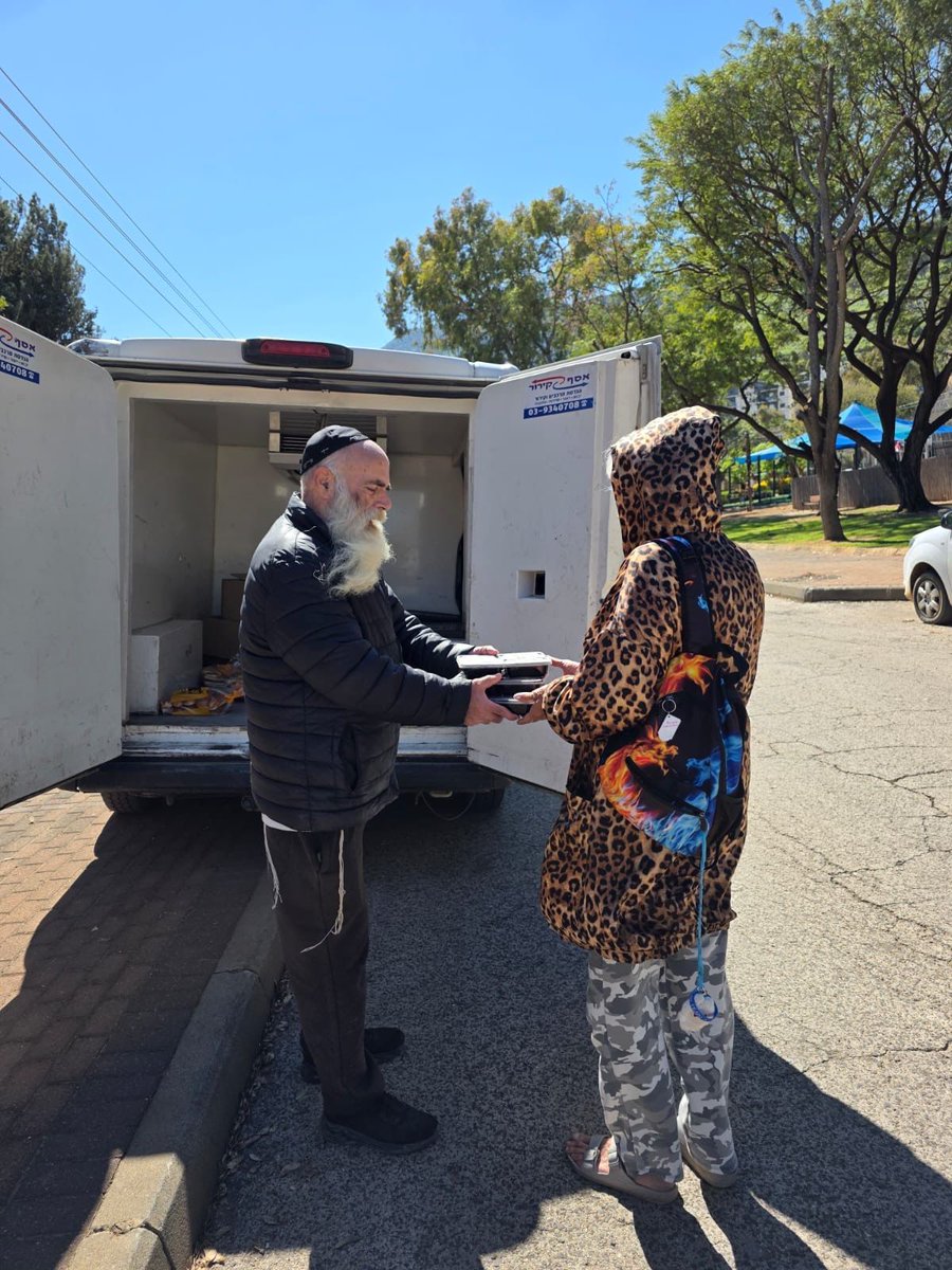 WCKitchen's tweet photo. Many people in northern Israel have been living in shelters for the last several days as attacks in the region escalate. WCK teams are providing hot meals to these families who can’t evacuate safely, ensuring they still have access to fresh, nourishing food. #ChefsForMidEast https://t.co/l5Xjo6ev4i