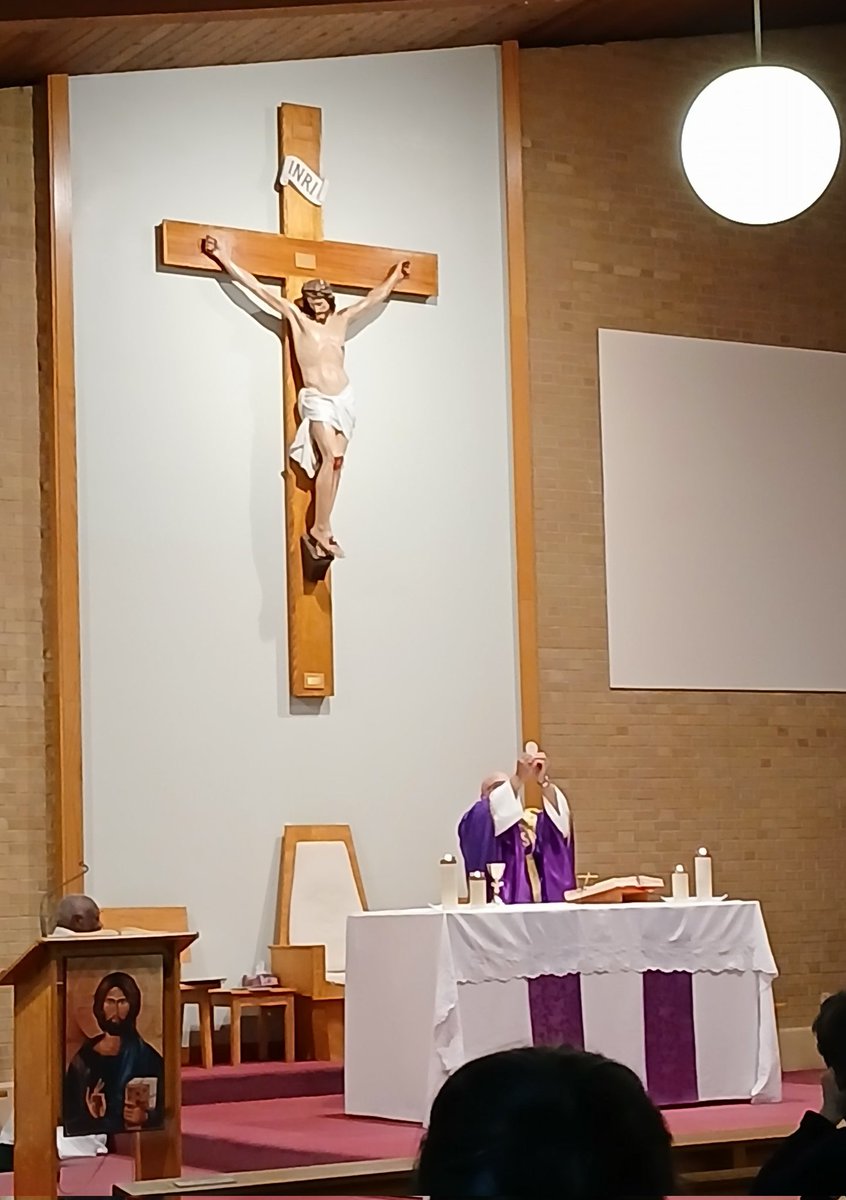 JohnZwicker1's tweet photo. Do we accept our penance humbly?
Wonderful homily this evening by @PierreDeont33 who compared penance given in Confession to instructions Naaman (reading: 2 Kings 5: 1-15) received from Elisha; to be cleansed of his leprosy
A #DailyMassInLent ๐4U here @ #StMonica parish https://t.co/XYYLYOgrHH