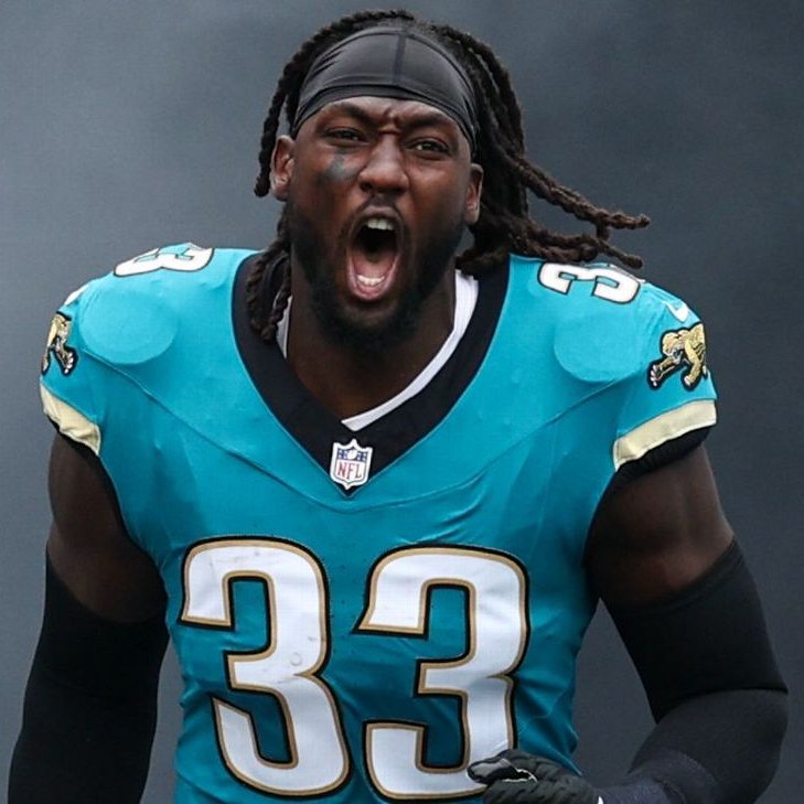 𝗕𝗥𝗘𝗔𝗞𝗜𝗡𝗚: The Panthers are signing former Jaguars star LB Devin Lloyd to a 3-year, $45M contract.