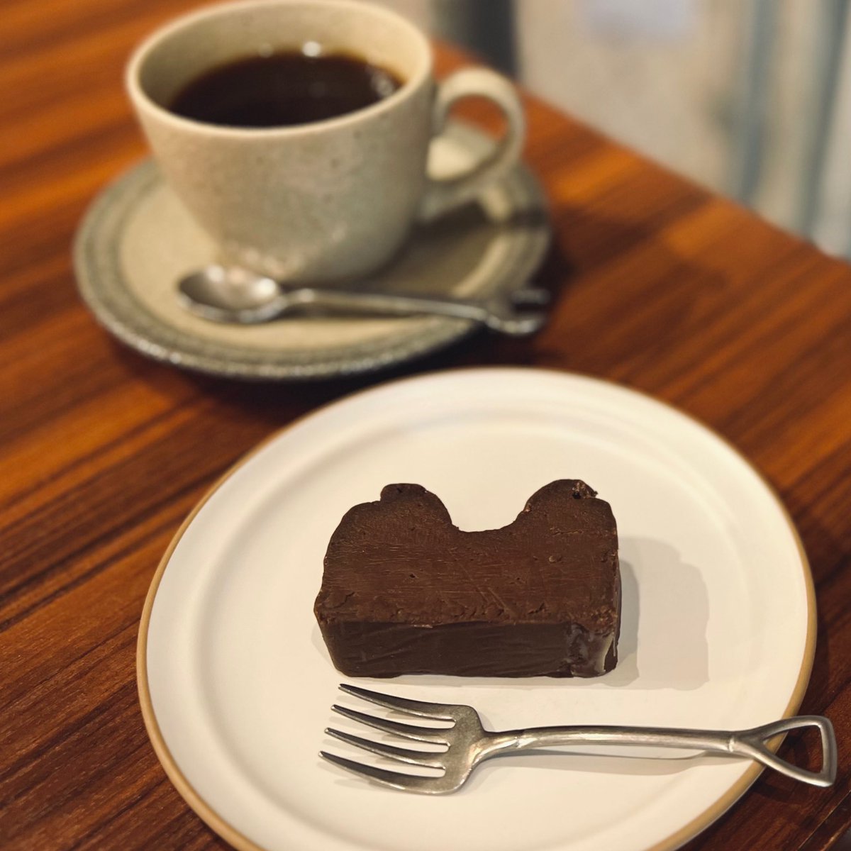genbacafe1451's tweet photo. 3月10日　おはようございます
今日は　#砂糖の日

当店、スイーツのご用意もございます🍰

今日は寒いので
温かい飲み物とスイーツのセットで決まり✨

寒くてもアイス！という方も
#オリジナルメニュー　【カラネリ🍨】
も是非ご賞味下さい😋

#押上カフェ　#雨の日サービス https://t.co/huGMwyiIYu