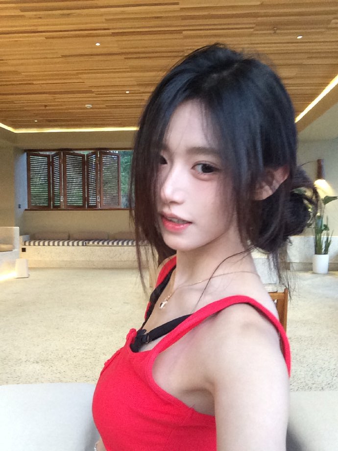 xixi767583's tweet photo. 遇到花花这样免费让你看腿看奶罩的就珍惜吧 https://t.co/ZUi6kky2lk