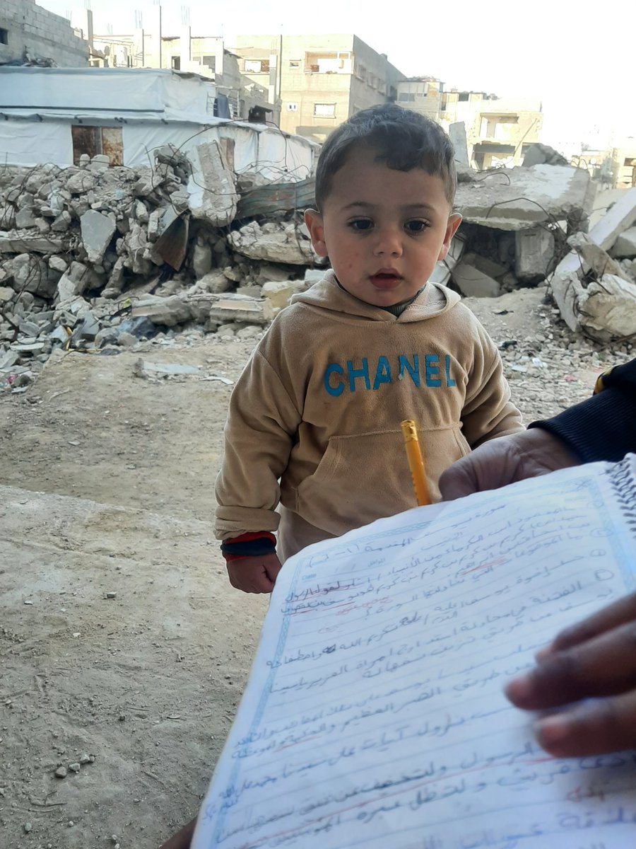 Y3Df2's tweet photo. My son,Amir,is only one year and three months old.
He was supposed to have a normal childhood,without worrying about food.
The war destroyed our home and everything we owned.
I'm just a father trying to protect his children.
If you see this post,please leave a comment or share it https://t.co/Eifasluw45