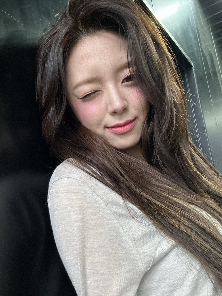 ynbubble912's tweet photo. 260310 - 11:01AM KST🐰💬 https://t.co/v9p4QoktuG