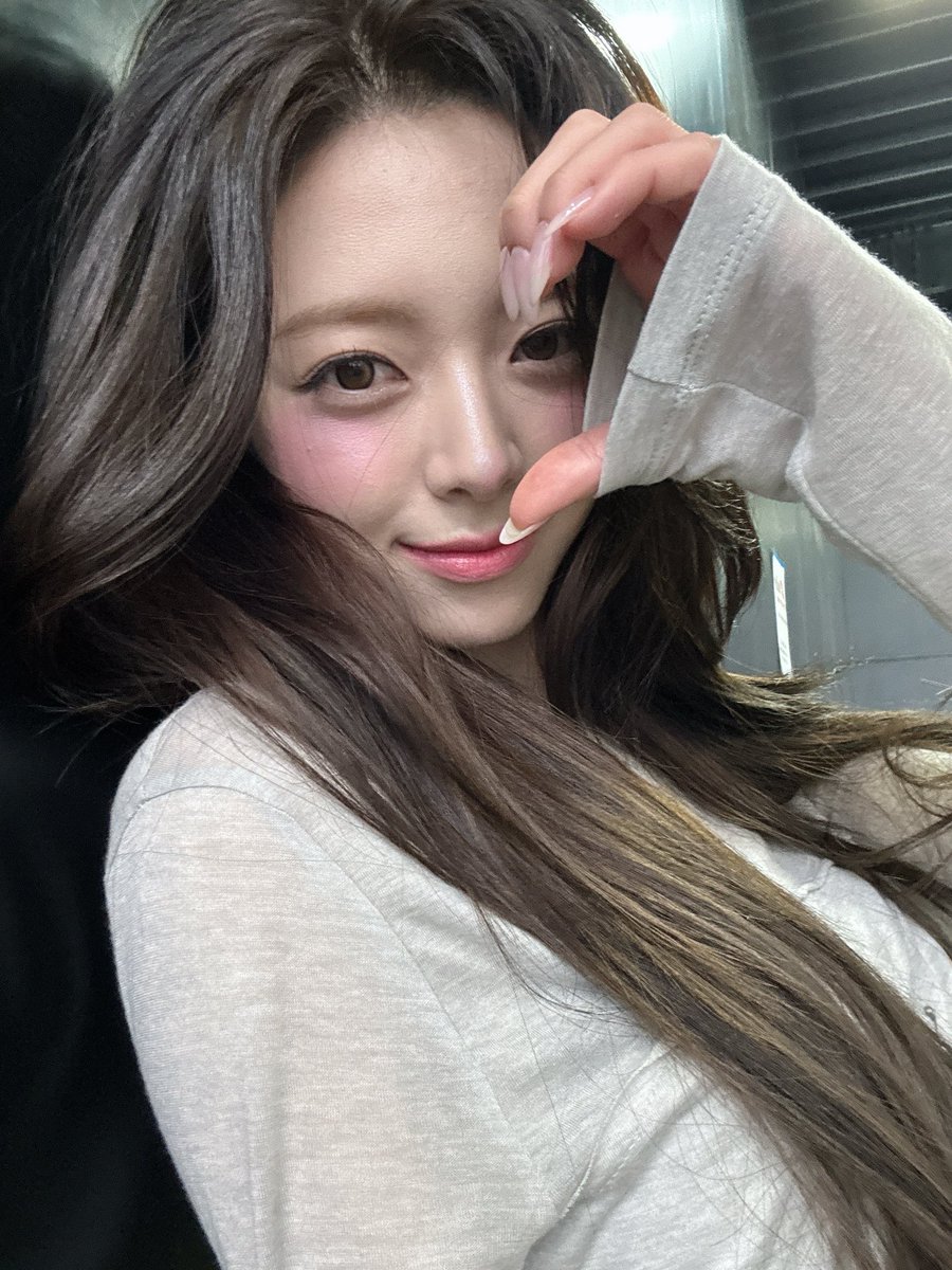ynbubble912's tweet photo. 260310 - 11:01AM KST🐰💬 https://t.co/v9p4QoktuG