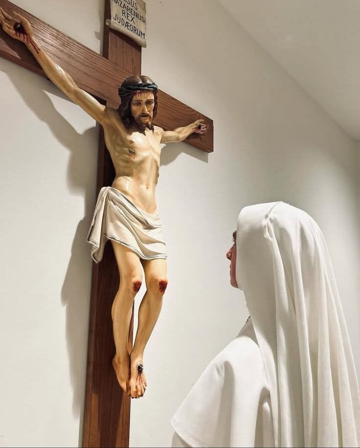 JustAdaugoijele's tweet photo. The " I don't know prayer"

Did you know there's a prayer called the "I DON'T KNOW" PRAYER?
You just go somewhere quiet(before the Blessed Sacrament for me),
and you sit at the feet of God and say;
" I don't know".
I don't know where to go from here.
I don't know what's happening. I don't know how to process this. I don't know what to do with the emotions . I don't know how to handle the situations.
And then with whatever little grain of faith you have,you say,
"But You know ,"
Sit in silence for a while ,
Say Amen ,and you leave !!