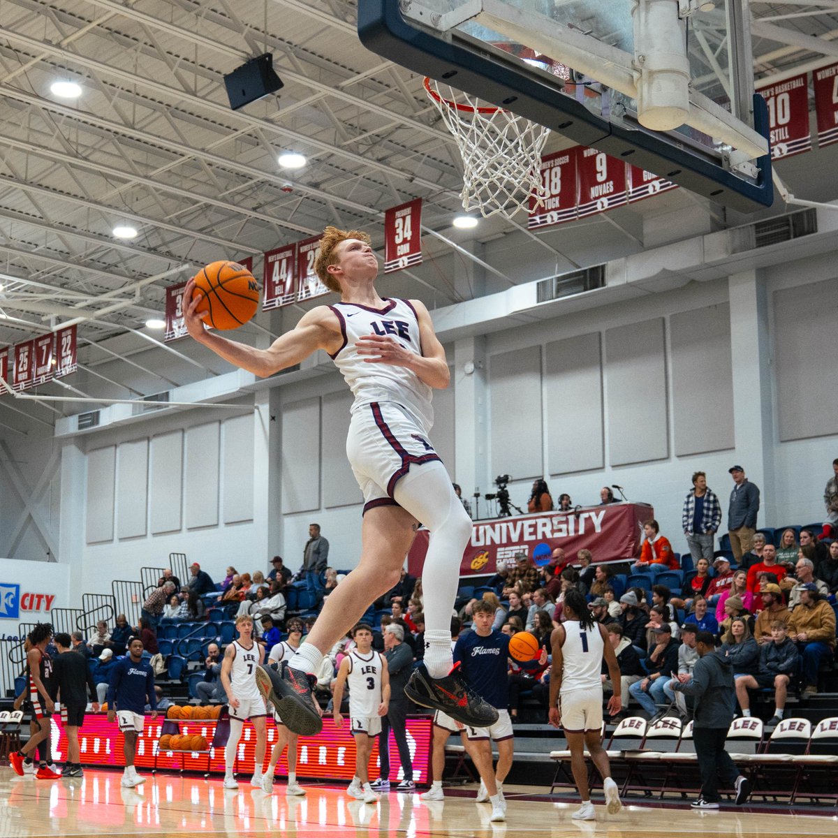 LeeU Men's Basketball tweet media